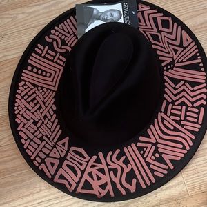 **NEW** One size, Wide brim hat!
